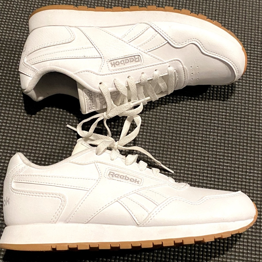NWOT Women’s REEBOK Classic - Picture 4 of 6